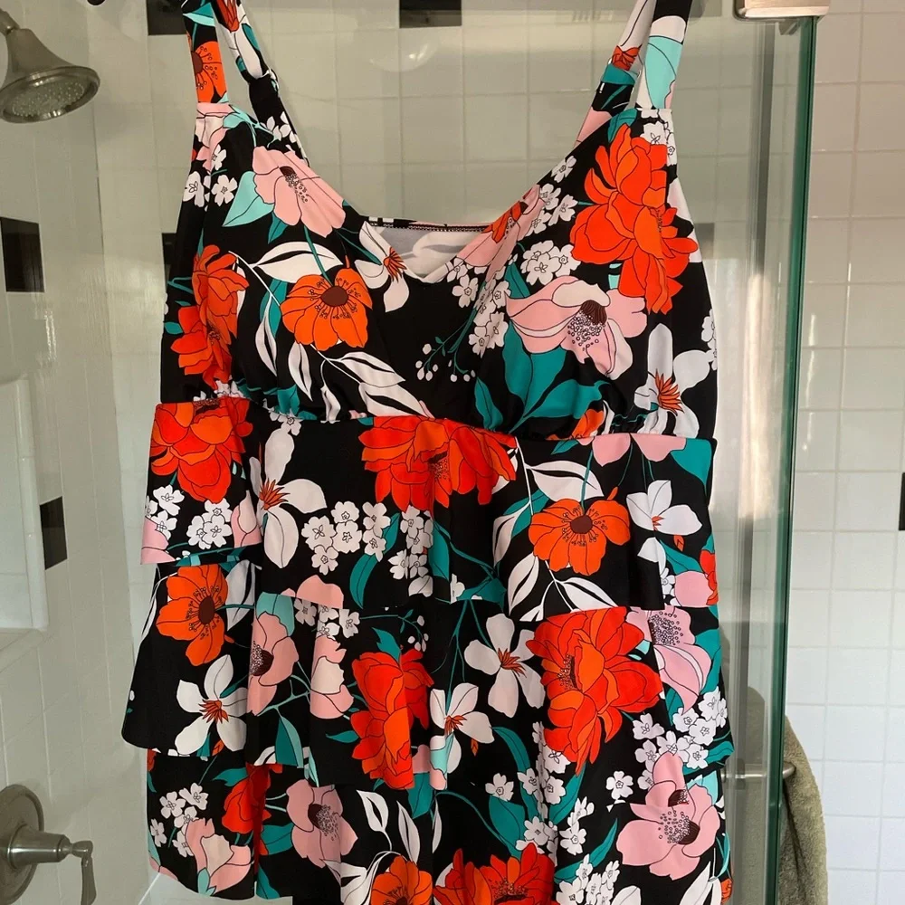 NWT Women’s Floral 22W ruffle one piece bathing suit - Picture 6 of 6